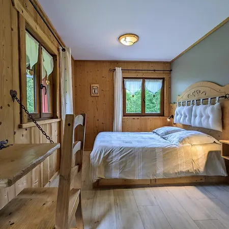 Les Volets Rouges Feriehus *