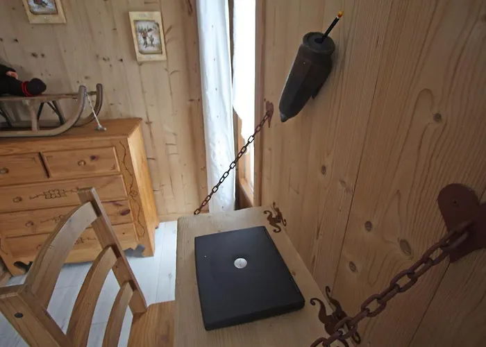 Holiday home Les Volets Rouges *