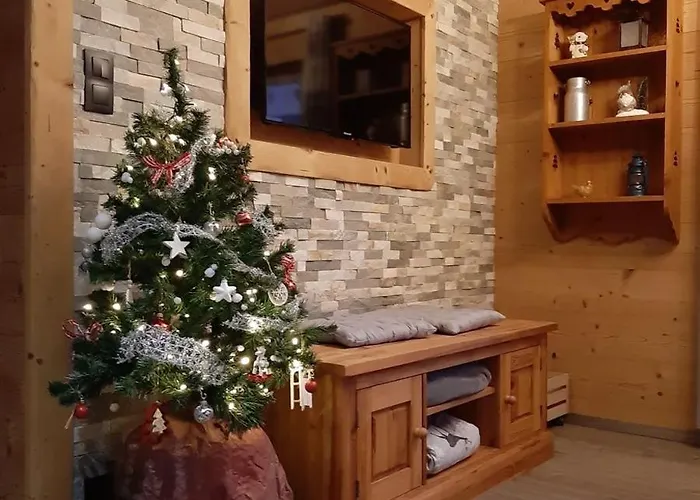 Les Volets Rouges Holiday home *