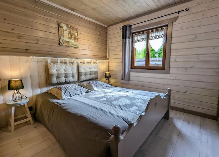 Holiday home Les Volets Rouges *