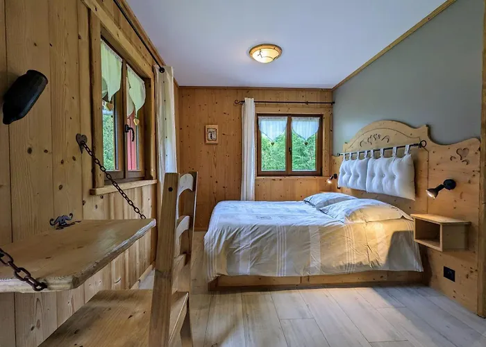 Les Volets Rouges Holiday home *