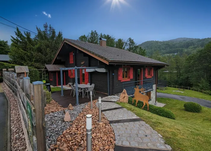 Holiday home Les Volets Rouges *